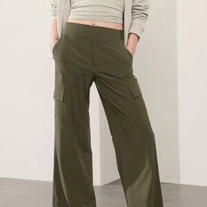 Athleta Brooklyn Heights High Rise Cargo Pant Aspen Olive Size 6 NWOT